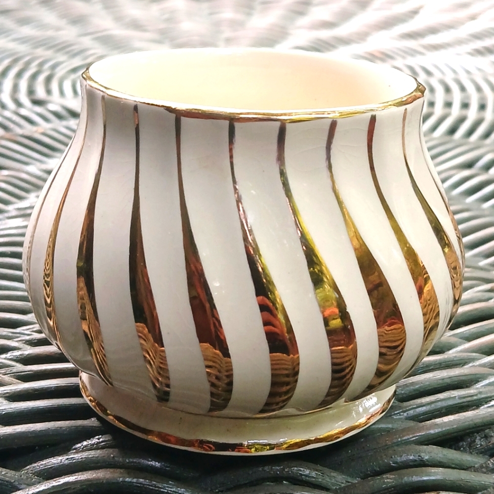 Vintage Sadler England Open Sugar white with gold stripes Swirl 2737